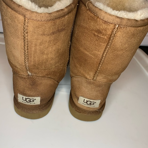 UGG Classic Short Sz 8 - Picture 4 of 12